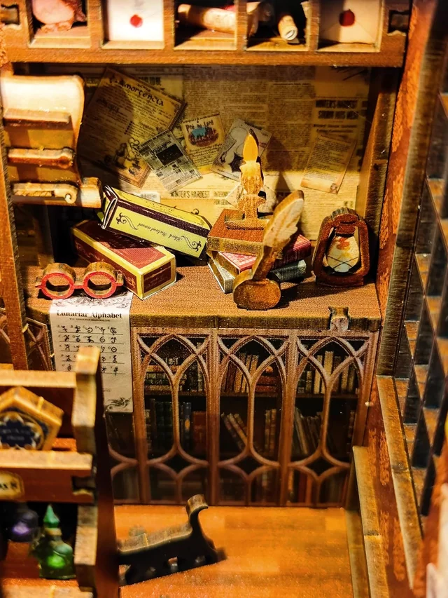 CUTEROOM Close view of the shelves and little objects inside the magic shop