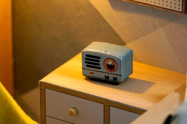 CUTEROOM Tiny radio on the Study Room desk